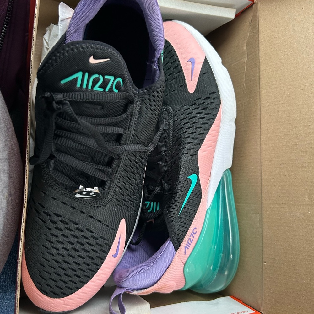 Men’s sneaker . Airmax 270.